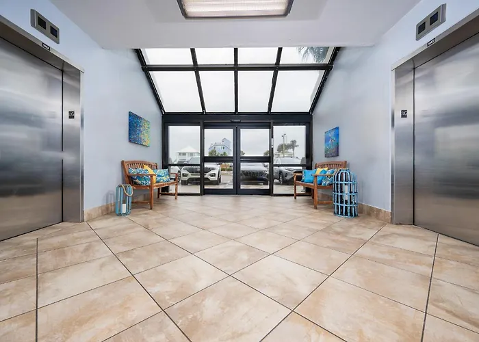 Apartment Island Winds East 508